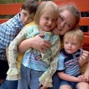 Meet your Posher, Lora